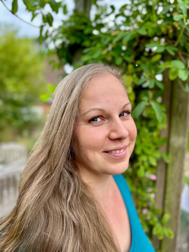 Vinayaki-Anne im Garten